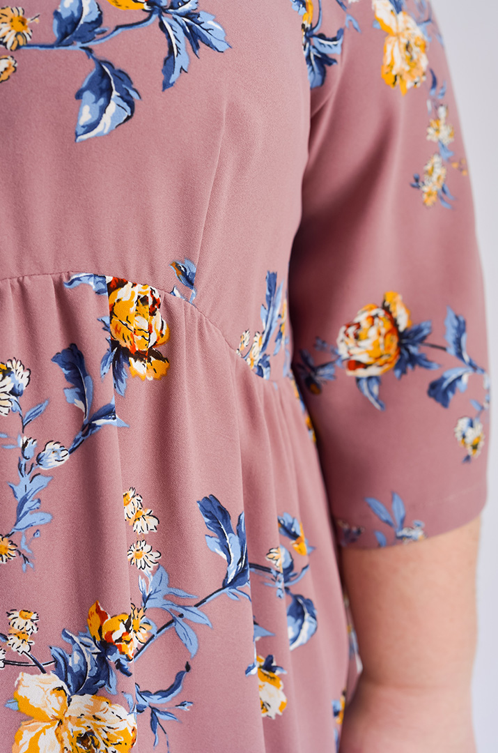 Платье миди с воланом в цветочный принт больших размеров