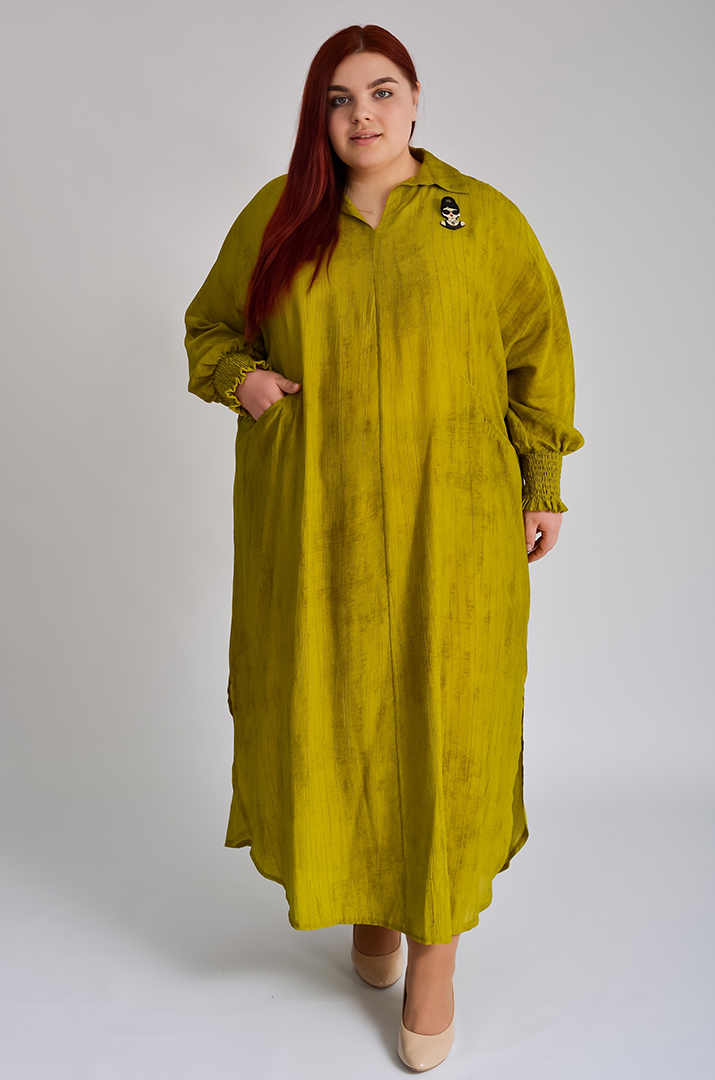 Сукня максі із розрізами та прикрасою великих розмірів