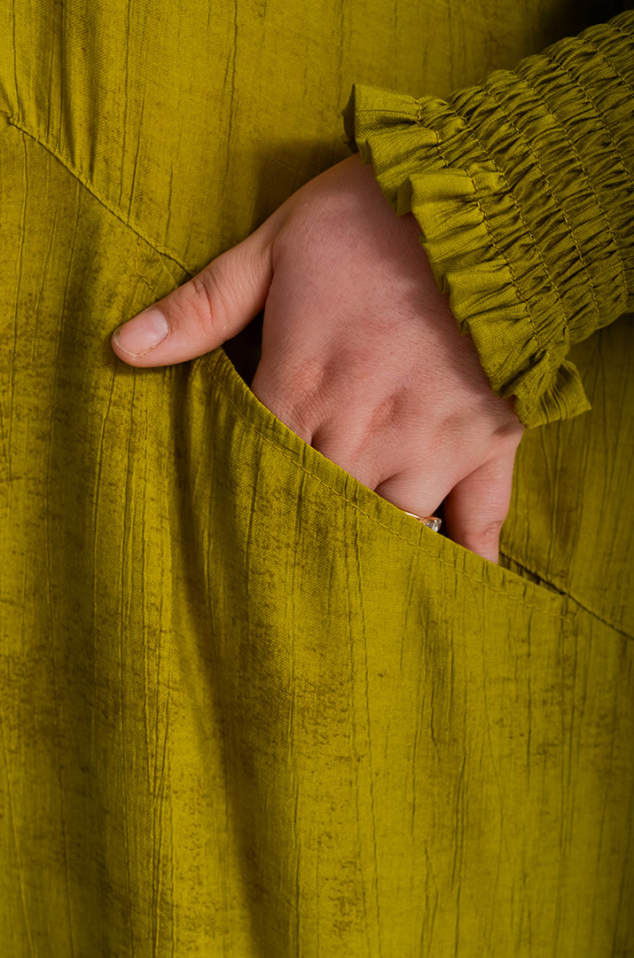 Сукня максі із розрізами та прикрасою великих розмірів