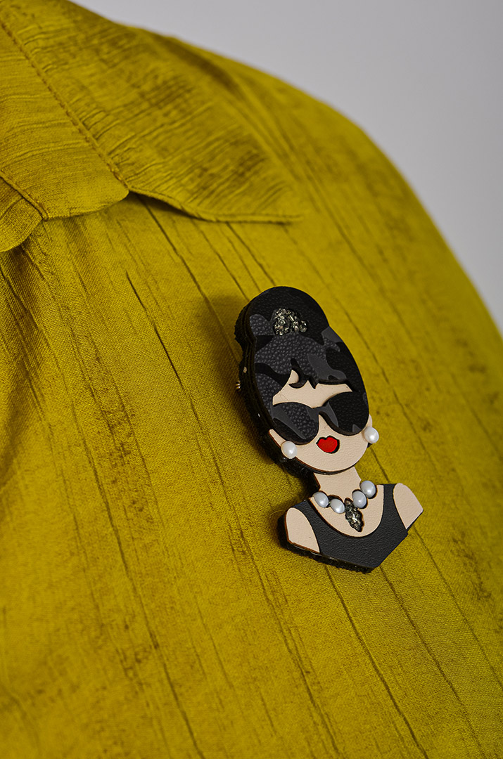 Сукня максі із розрізами та прикрасою великих розмірів