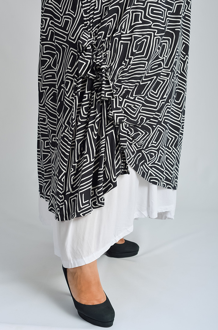 Сукня максі штапельна в абстрактний принт великих розмірів