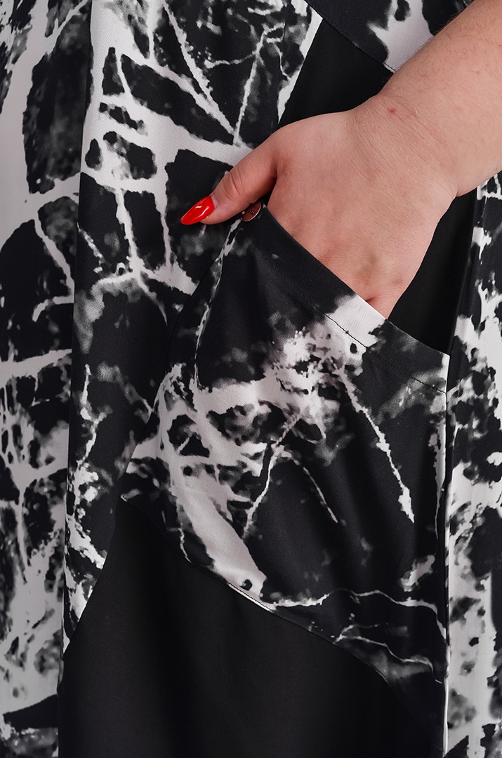 Сукня максі чорно-біла з сіткою великих розмірів