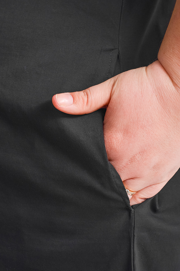 Чорно-біла сукня міді у стилі спорт шик великих розмірів