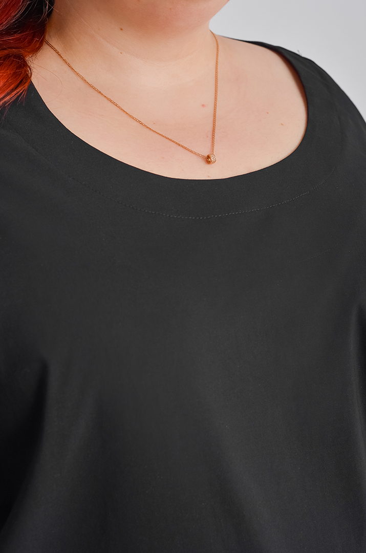 Чорно-біла сукня міді у стилі спорт шик великих розмірів