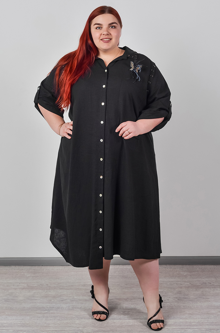 Платье на пуговицах с акцентной брошью больших размеров