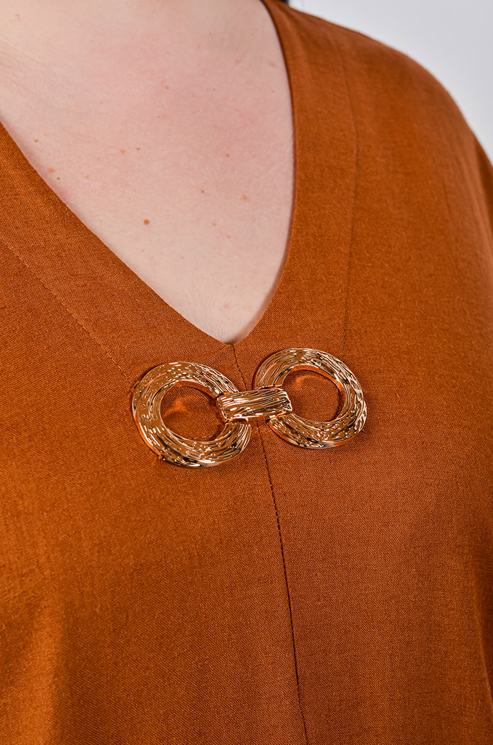 Платье макси с разрезом и украшением больших размеров