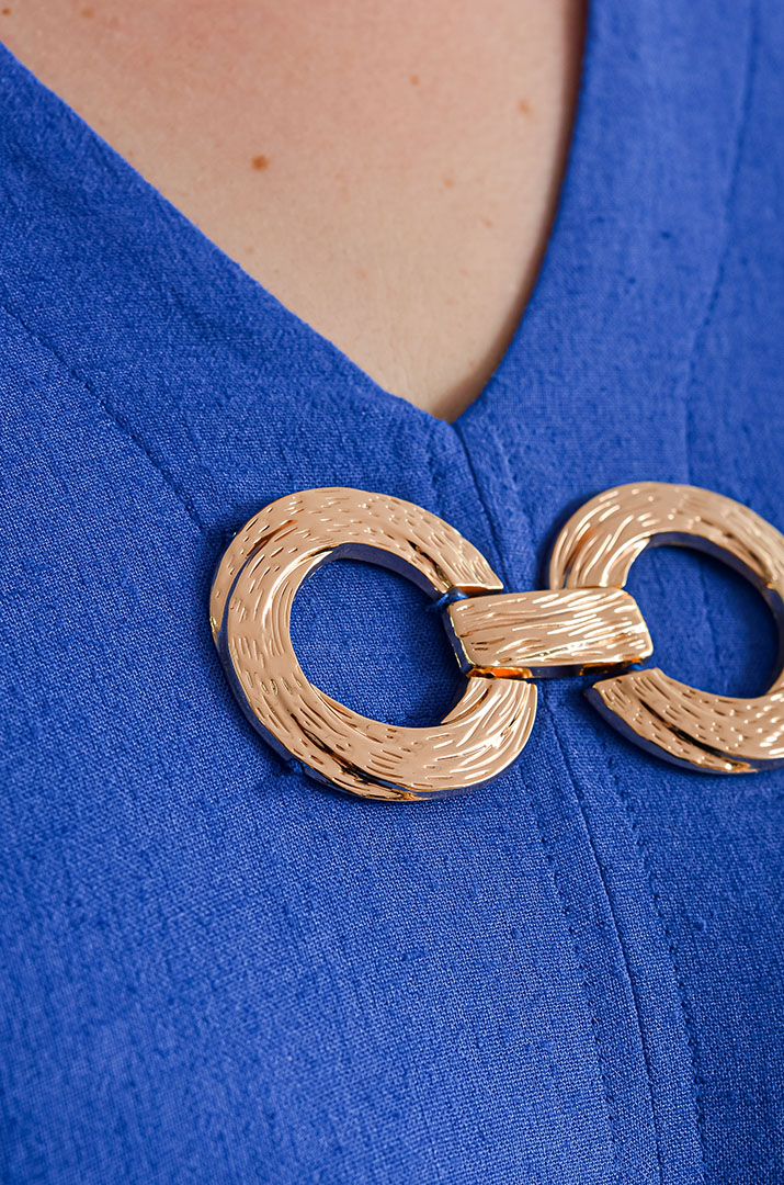 Сукня максі з розрізом і прикрасою великих розмірів