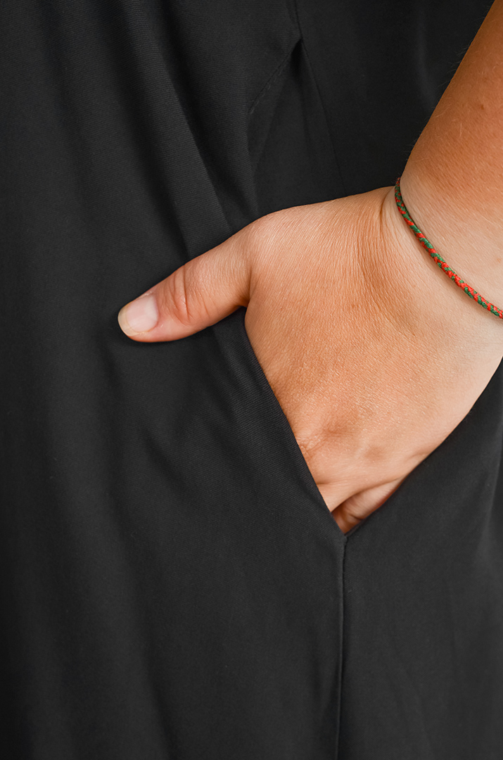 Чорна сукня максі з квітковою аплікацією великих розмірів