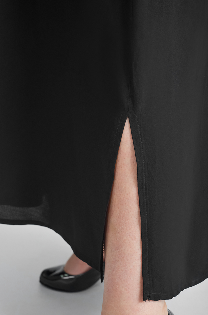 Чорна сукня максі з квітковою аплікацією великих розмірів