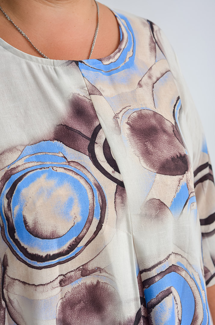 Платье макси с абстрактными принтами больших размеров