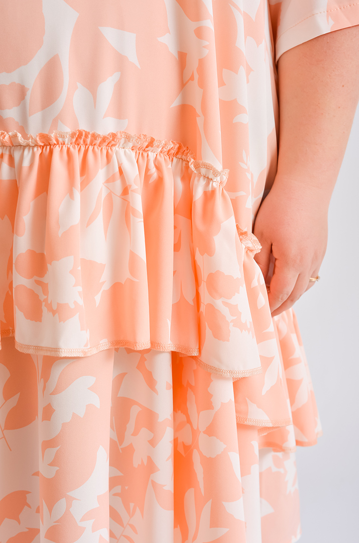 Сукня міді з воланами великих розмірів