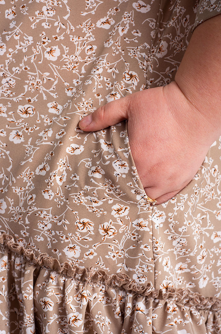 Сукня міді з воланами великих розмірів