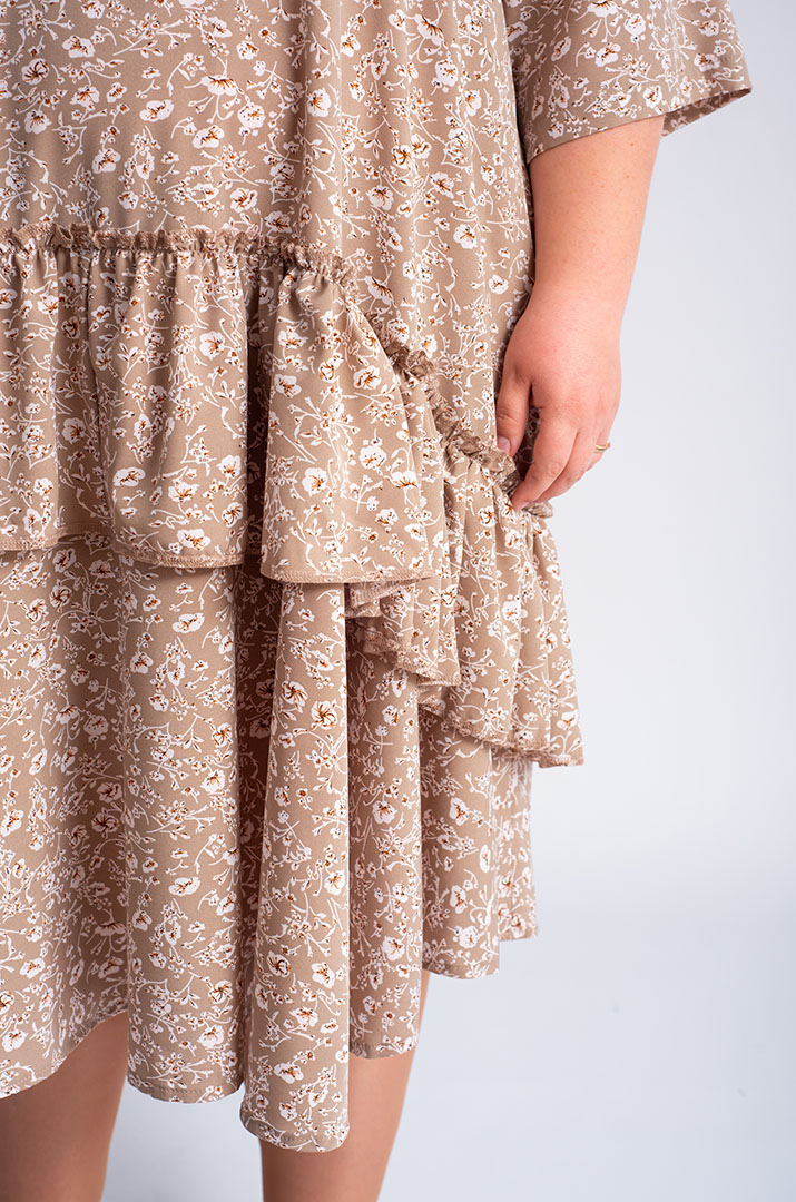 Сукня міді з воланами великих розмірів