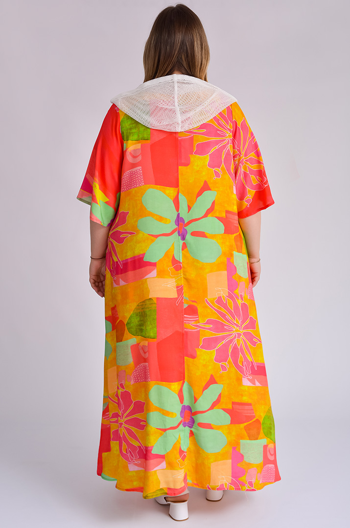 Яскрава сукня максі з квітковим принтом великих розмірів