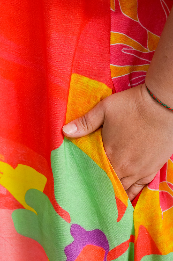 Яскрава сукня максі з квітковим принтом великих розмірів