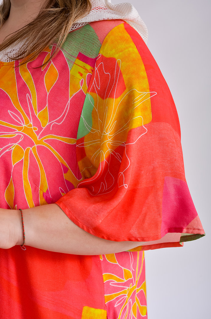 Яскрава сукня максі з квітковим принтом великих розмірів