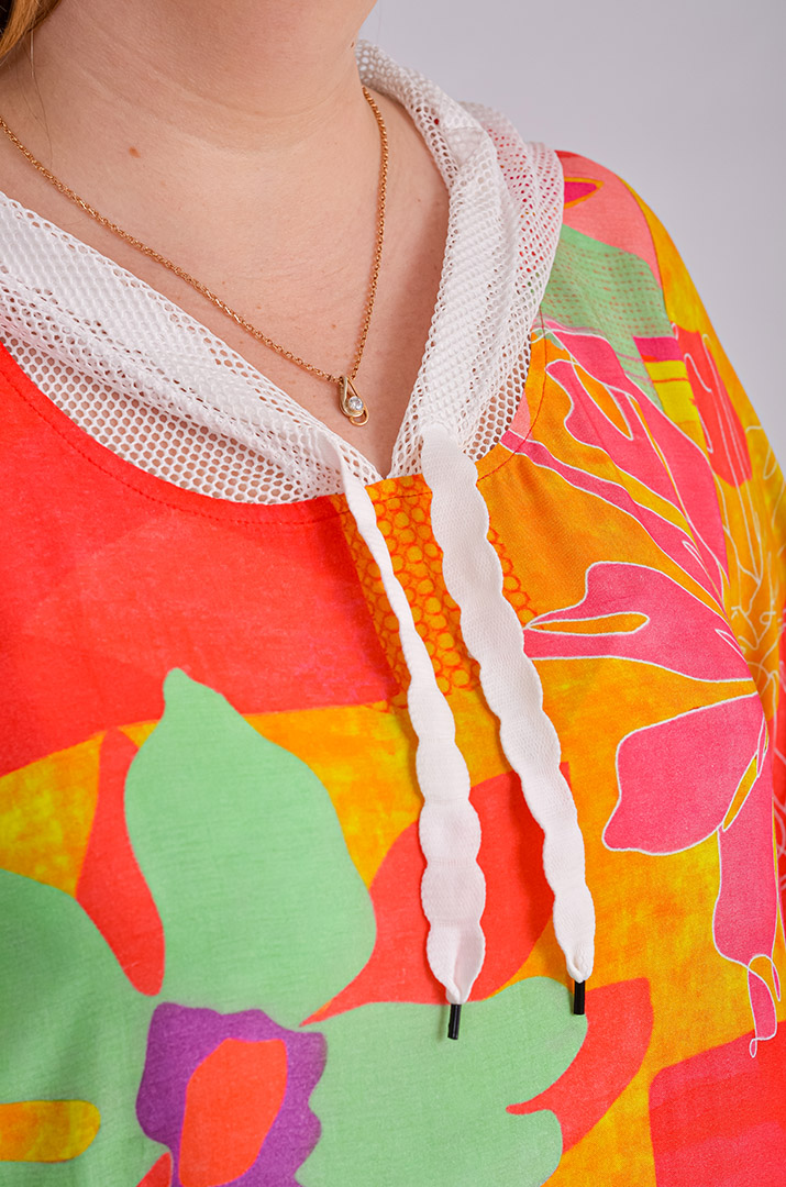 Яскрава сукня максі з квітковим принтом великих розмірів