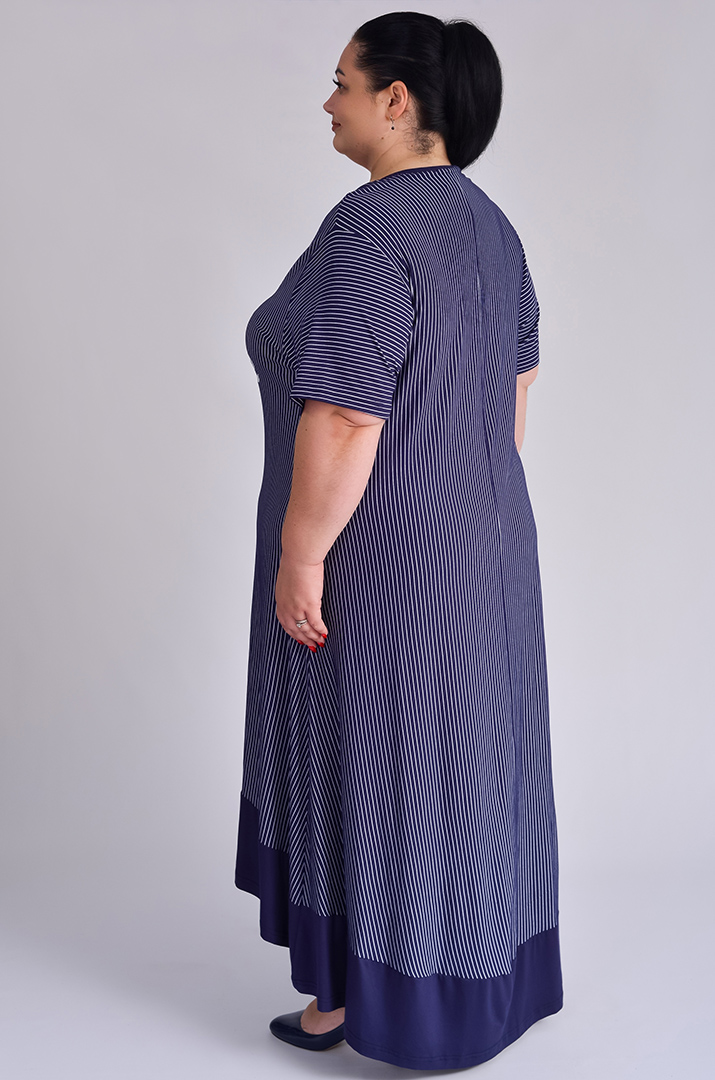 Платье миди в полоску с асимметричным низом и надписью больших размеров