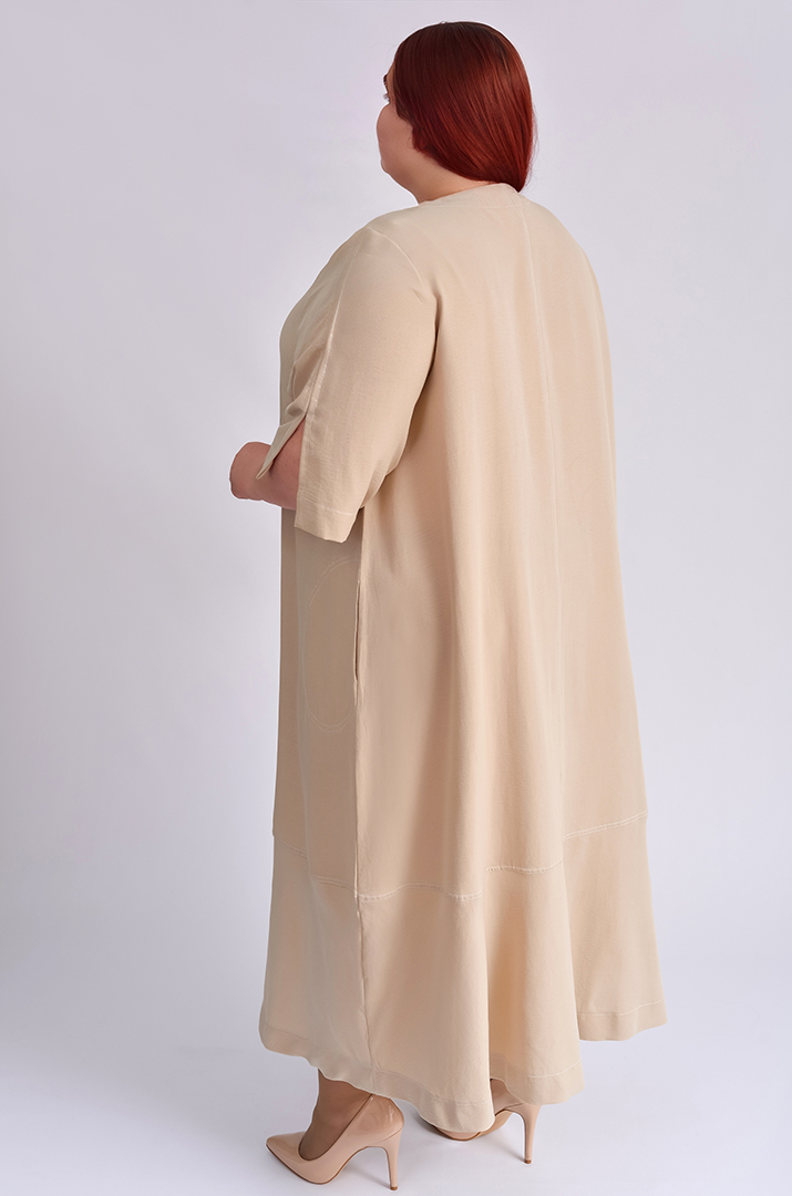 Платье макси с золотистыми украшениями больших размеров