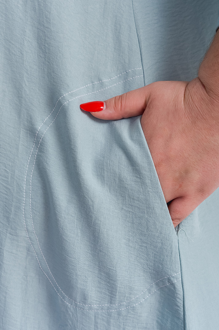 Платье макси с золотистыми украшениями больших размеров