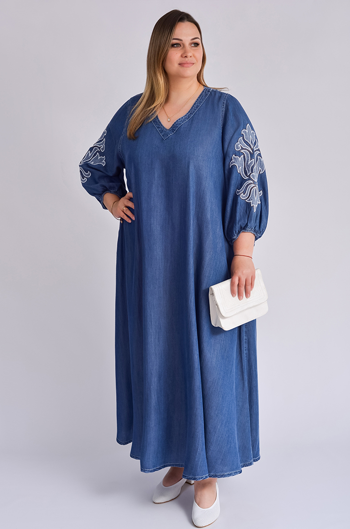 Сукня максі кольору денім з вишивкою великих розмірів