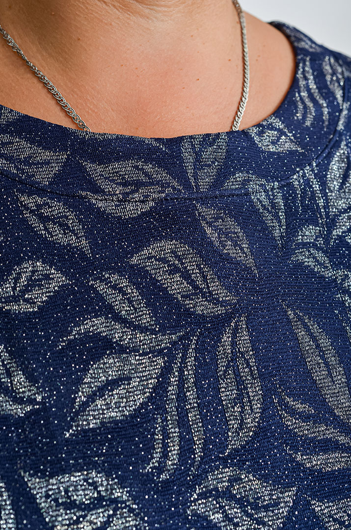 Люрексова сукня футляр з розрізами на рукавах великих розмірів