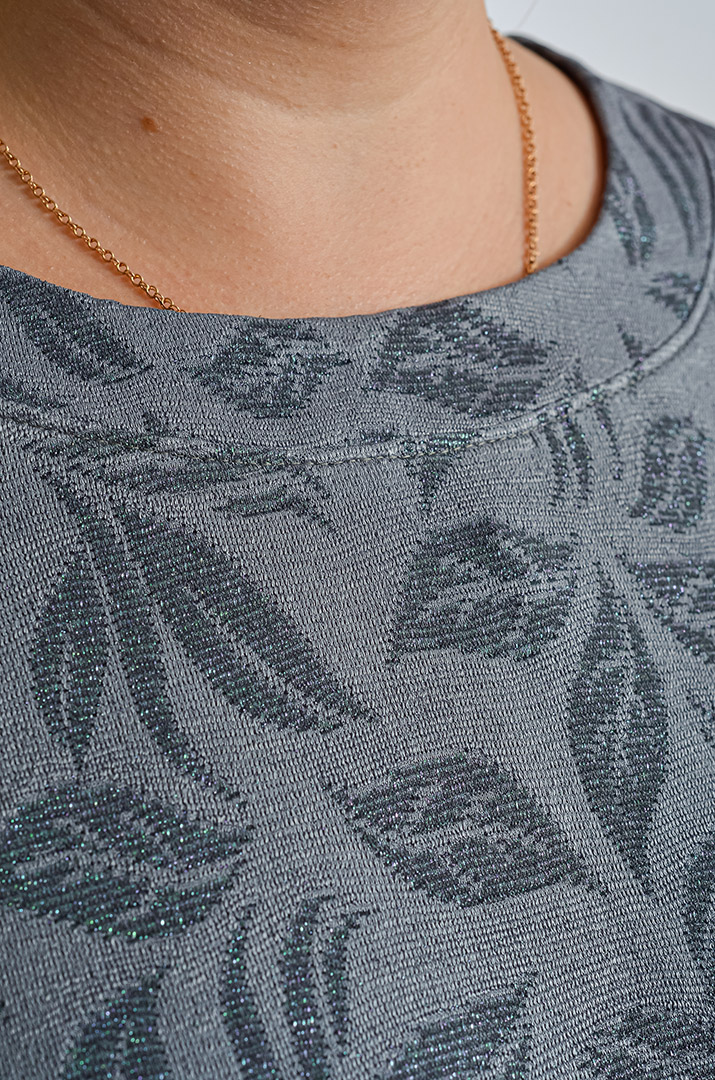 Люрексова сукня футляр з розрізами на рукавах великих розмірів