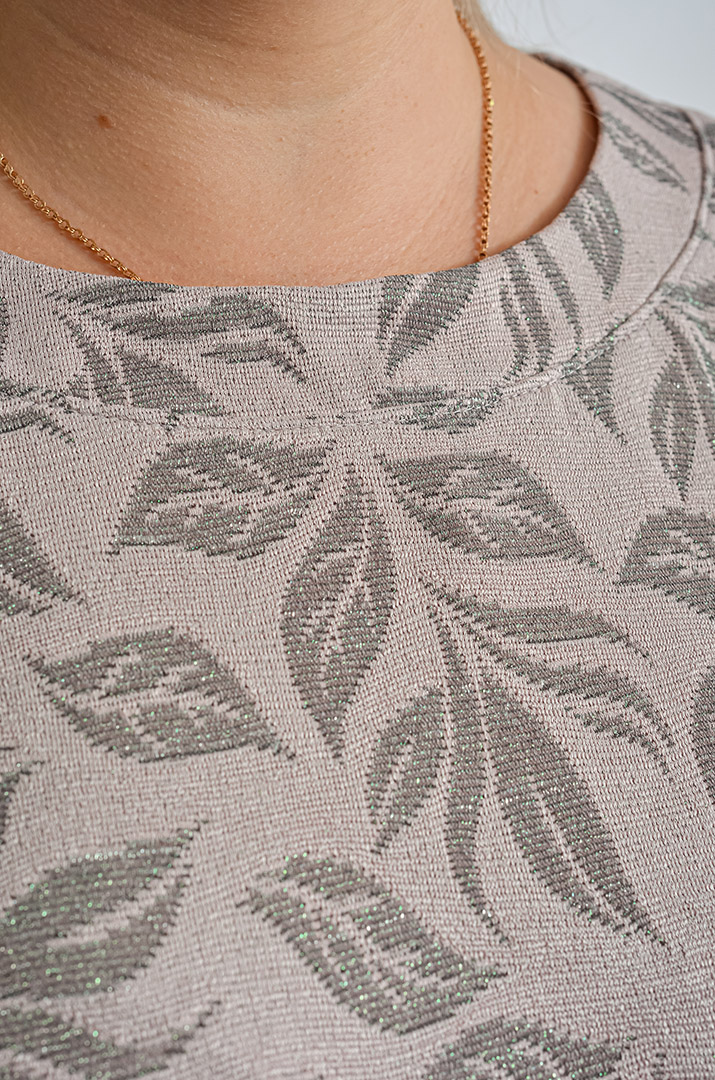 Люрексова сукня футляр з розрізами на рукавах великих розмірів