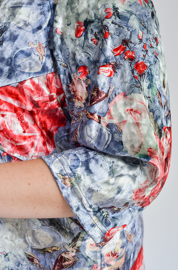 Оксамитова міні-сукня з квітковим принтом великих розмірів