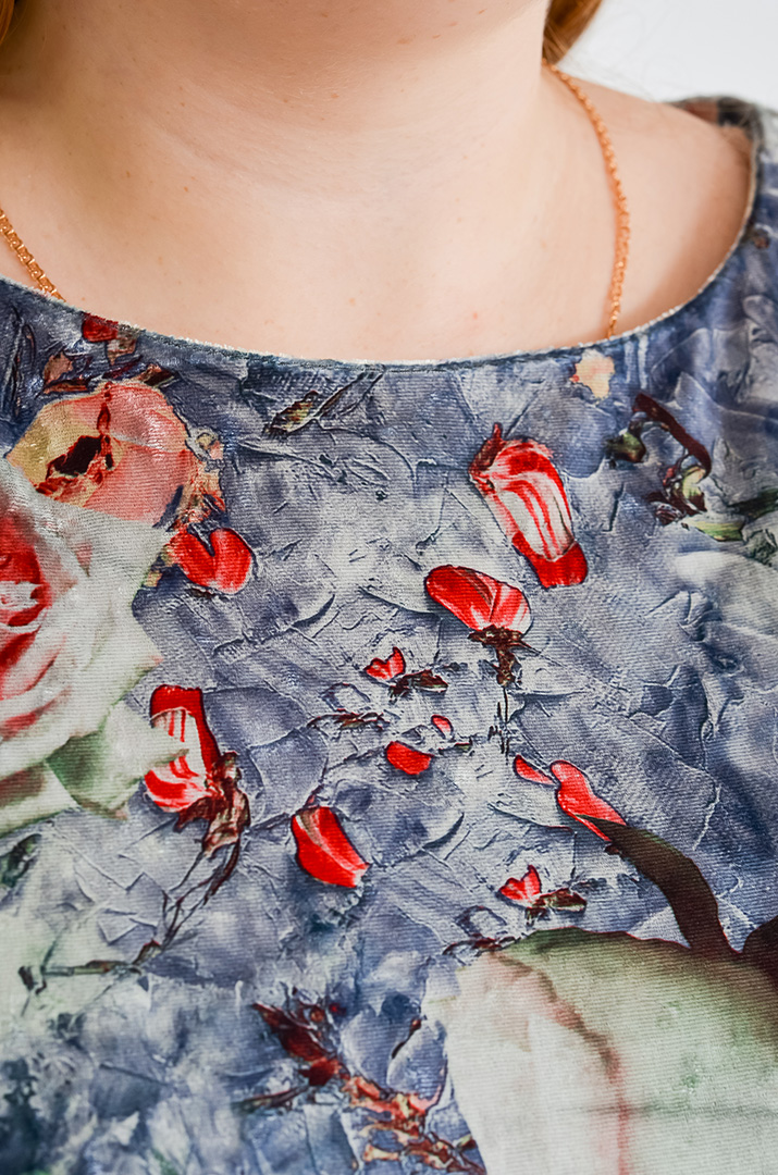 Оксамитова міні-сукня з квітковим принтом великих розмірів