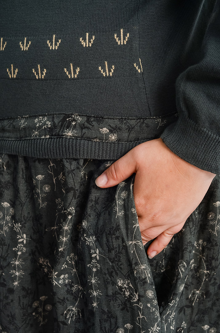 Платье макси с льняной юбкой и вязаным верхом больших размеров