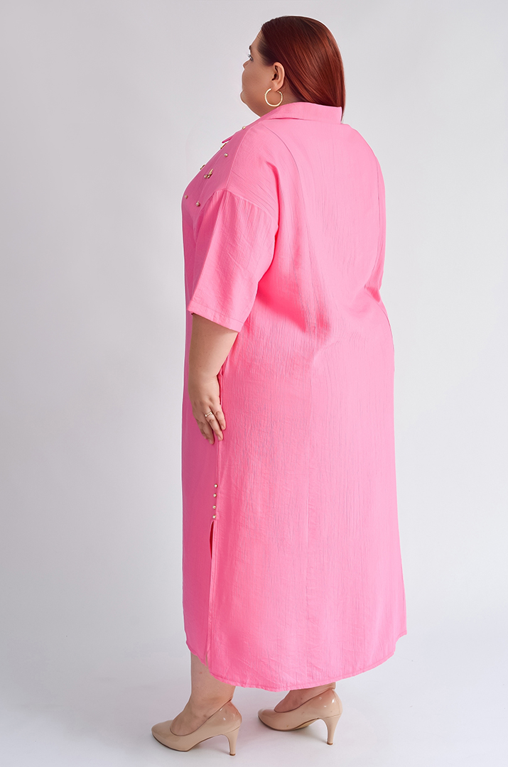 Рожева сукня з декоративними деталями великих розмірів