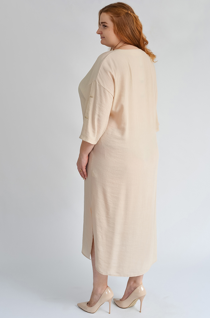 Лаконічна сукня міді з декоративними елементами великих розмірів