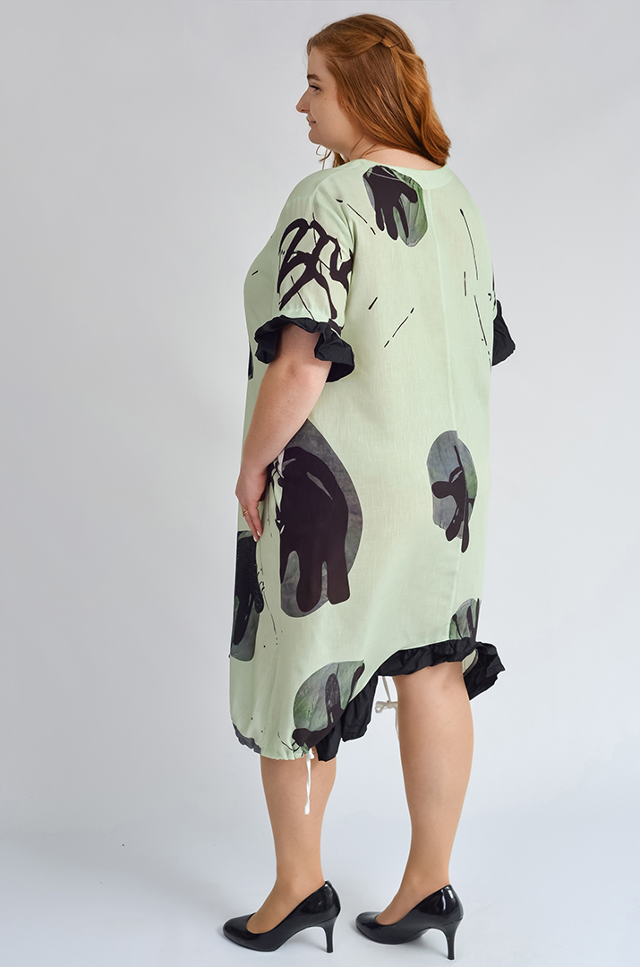 Сукня з абстрактним принтом та асиметричним низом великих розмірів