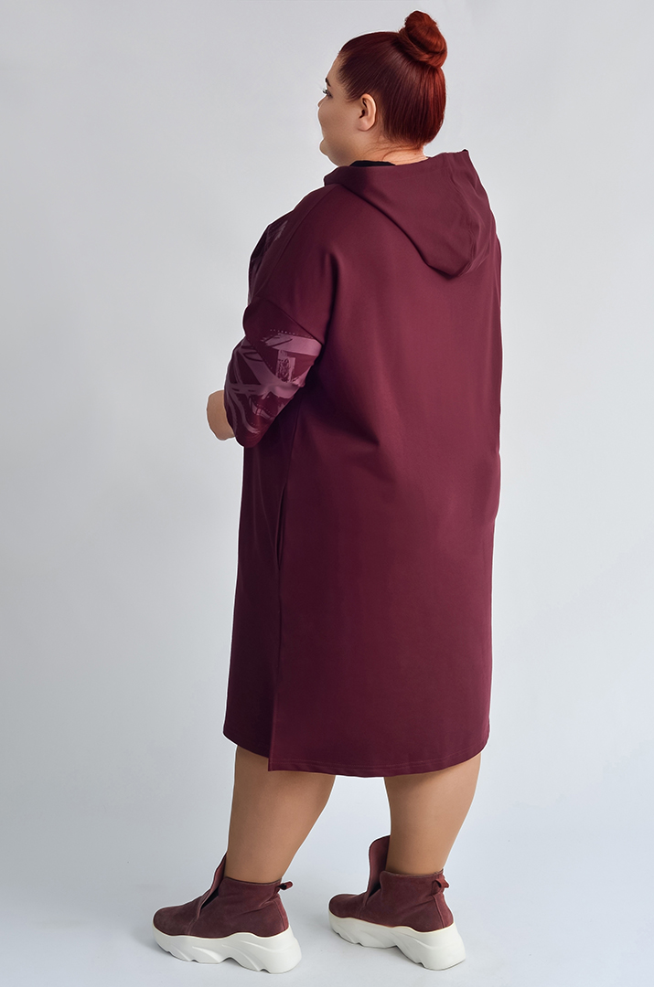 Сукня з капюшоном та графічним принтом великих розмірів