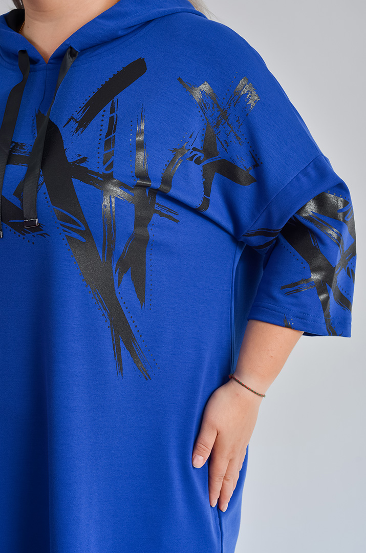 Сукня з капюшоном та графічним принтом великих розмірів