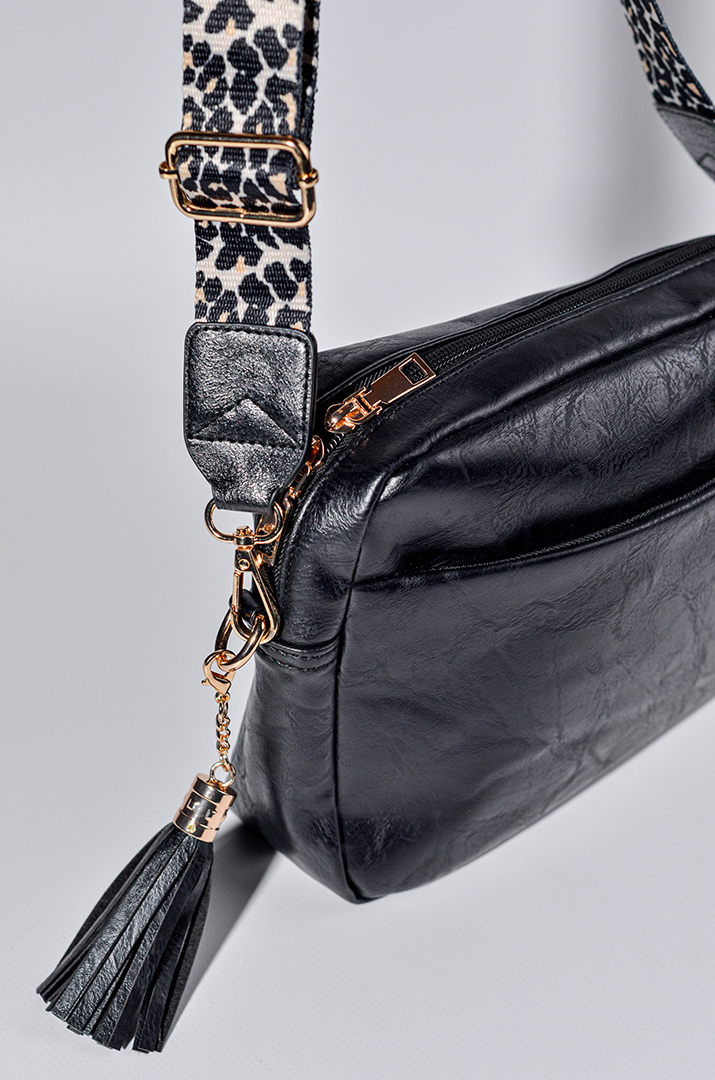 Сумка з екошкіри з декоративною китицею