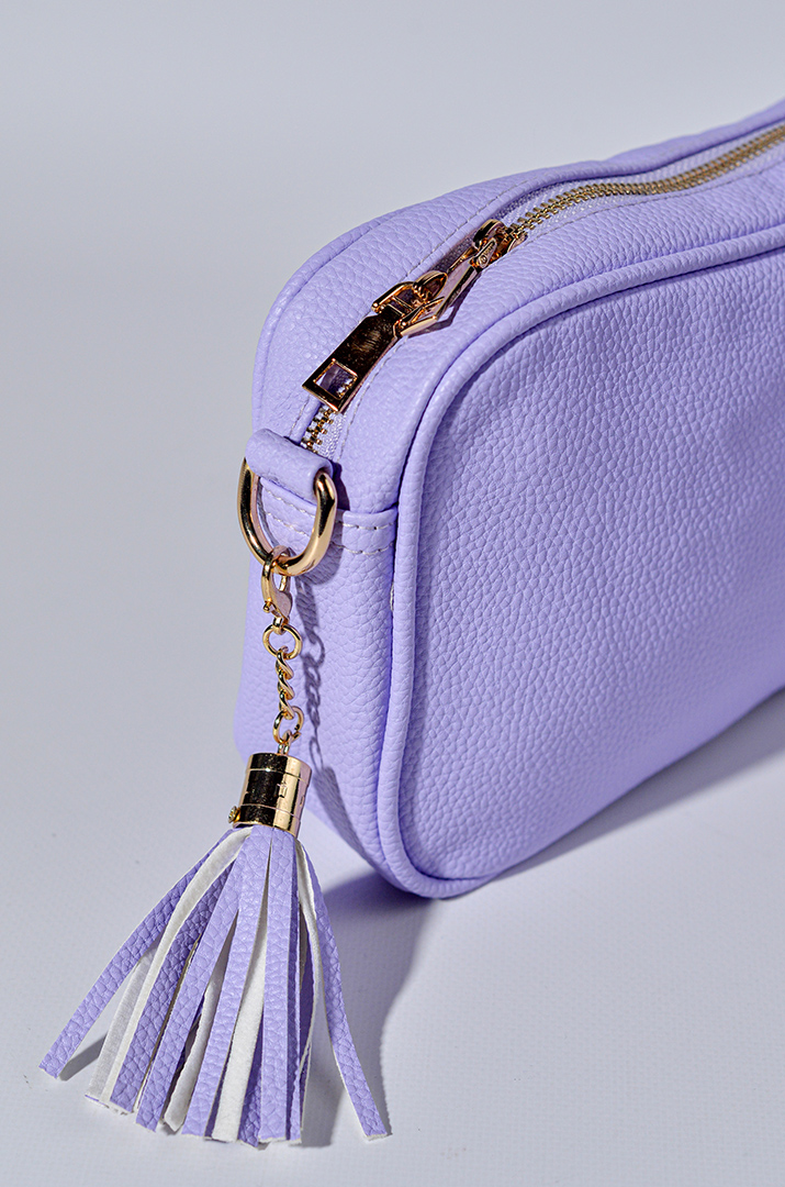 Сумка з екошкіри зі змінними ременями та з декративною китицею