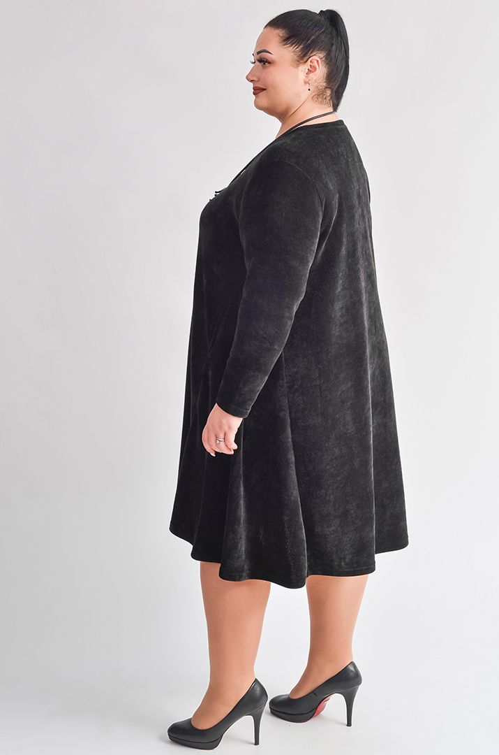 Сукня міні з фактурного вельвету та з прикрасою великих розмірів