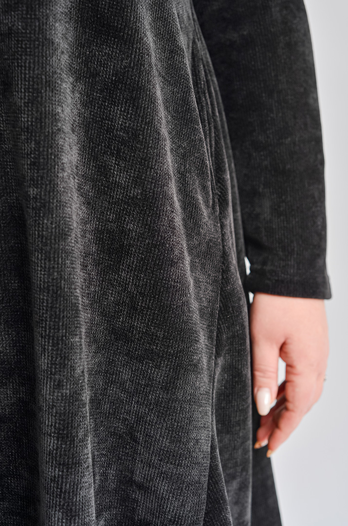 Сукня міні з фактурного вельвету та з прикрасою великих розмірів