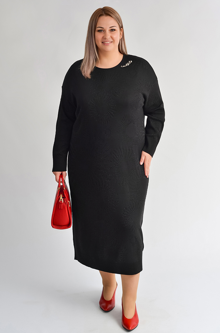 Сукня з текстурованим візерунком і декоративною брошкою великих розмірів