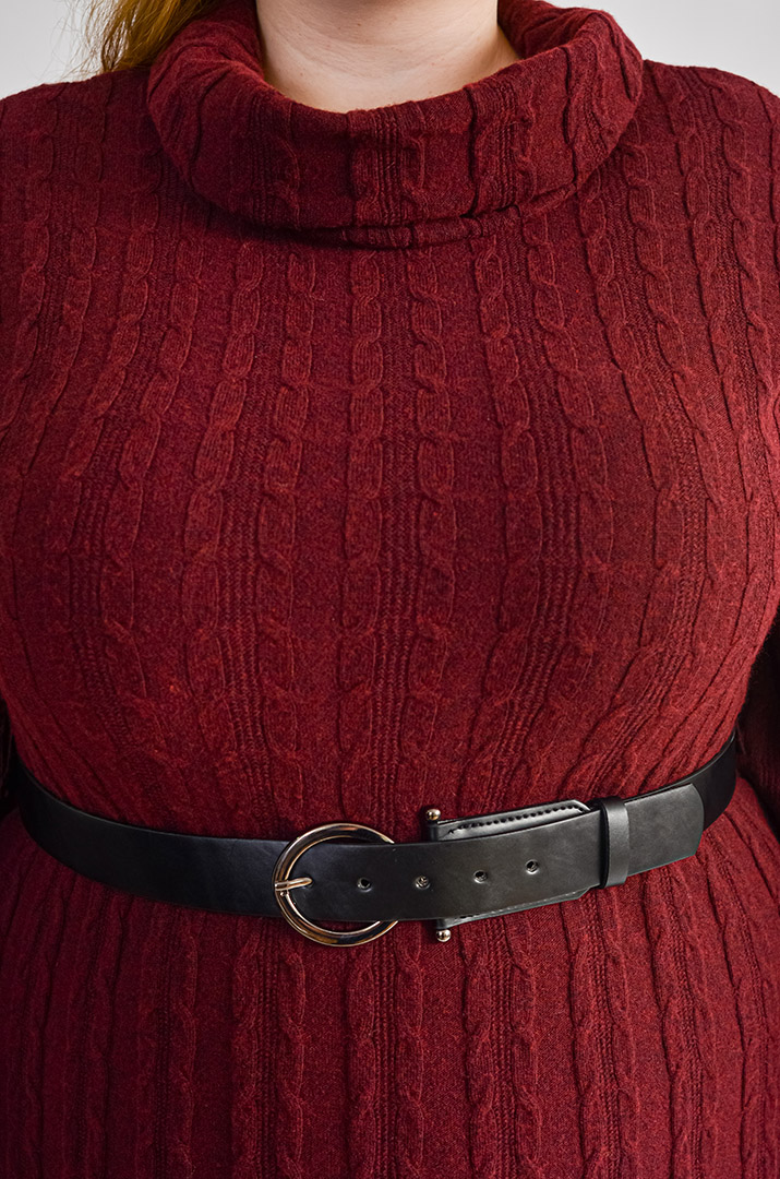 Тепла сукня з поясом та текстурною в'язкою великих розмірів