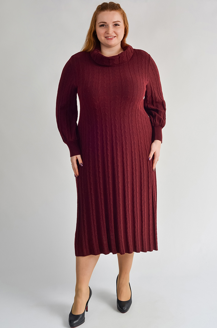 Тепла сукня з поясом та текстурною в'язкою великих розмірів