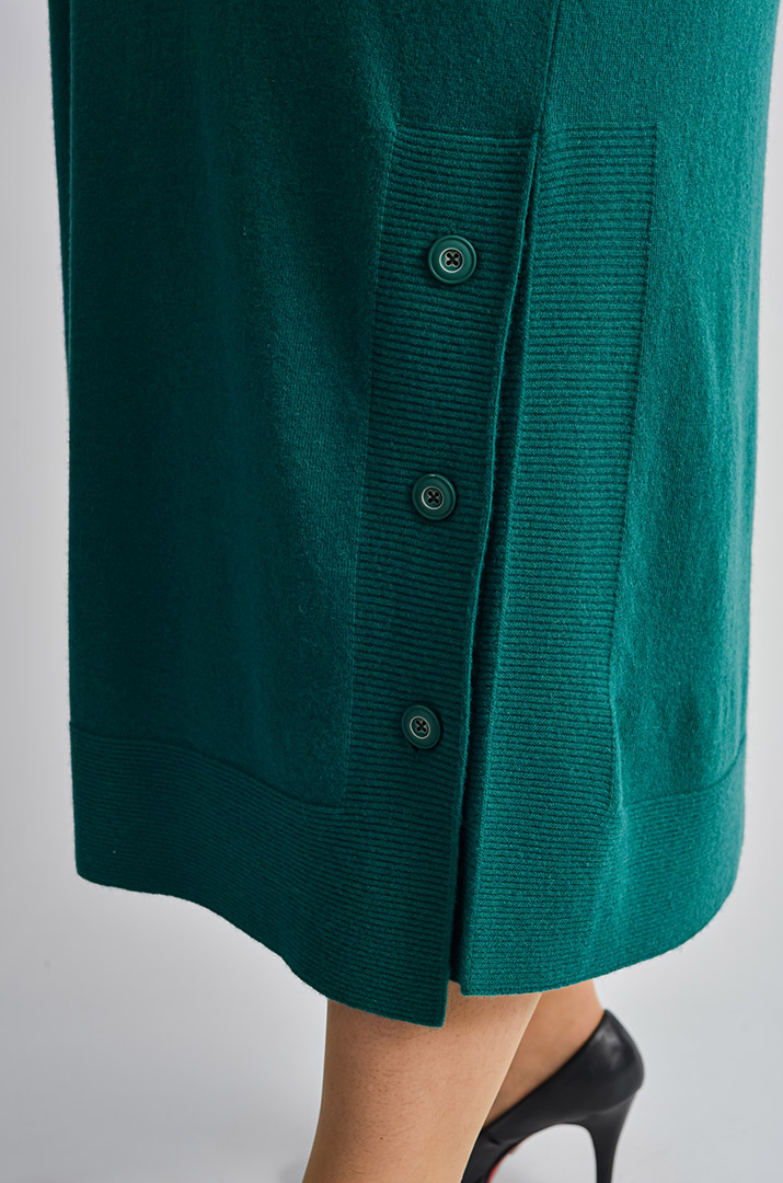 Сукня максі з вертикальною планкою та декоративними ґудзиками великих розмірів