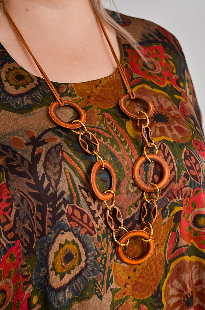 Сукня максі з флористичним мотивом і знімною прикрасою великих розмірів