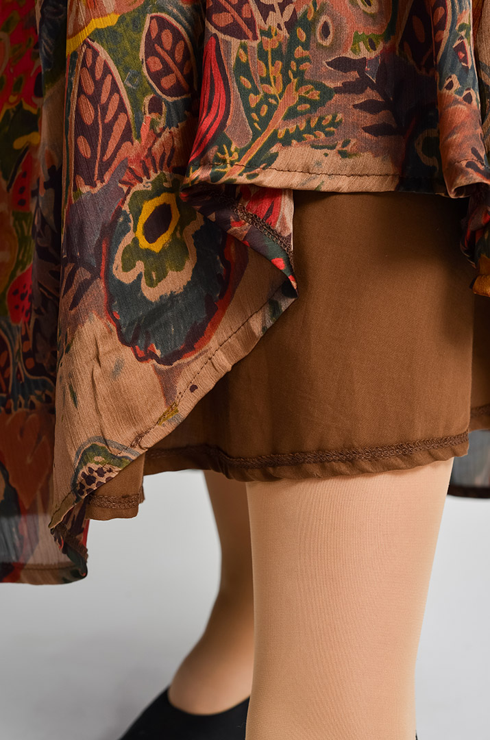 Сукня максі з флористичним мотивом і знімною прикрасою великих розмірів