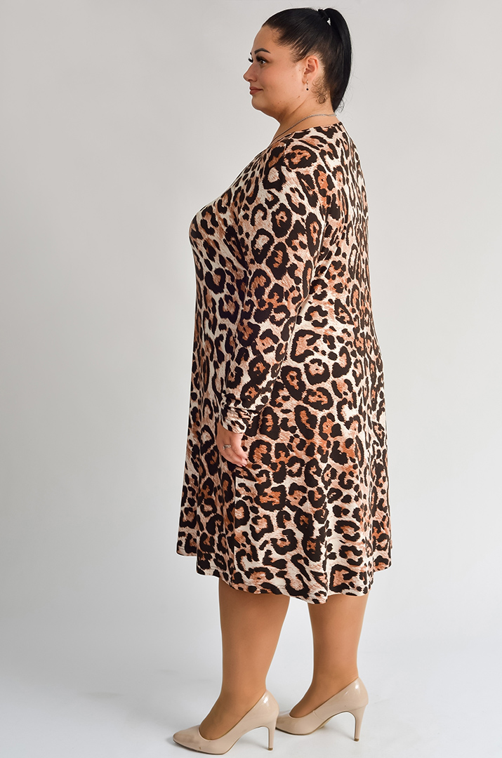 Платье мини трапеция с эффектным принтом больших размеров