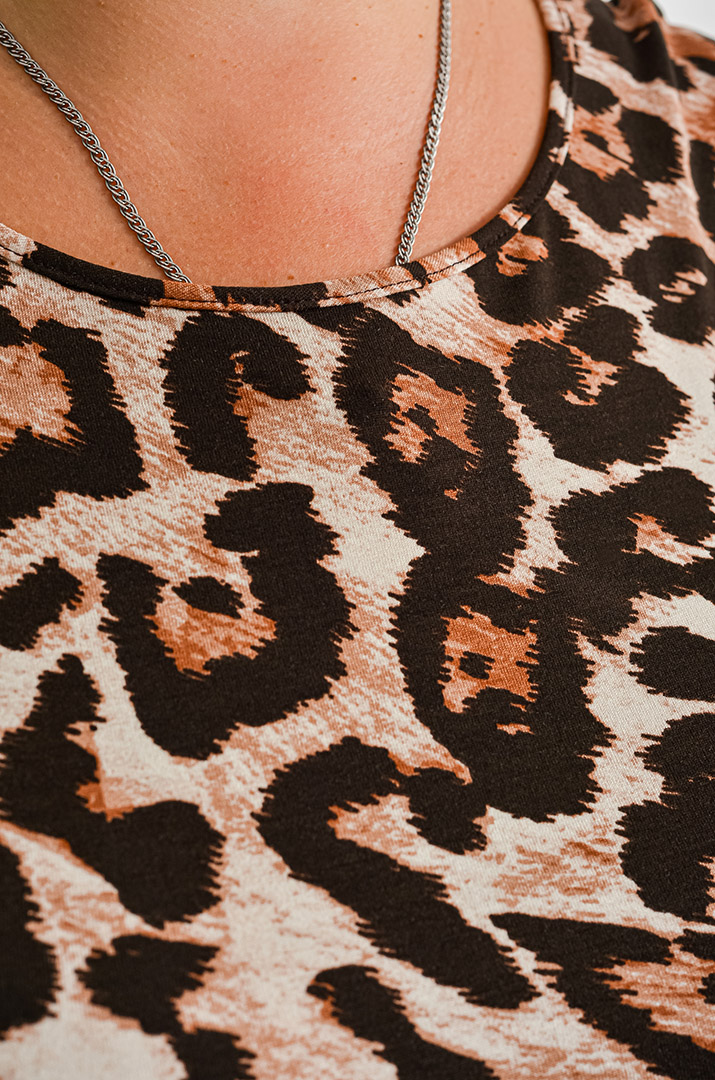 Платье мини трапеция с эффектным принтом больших размеров
