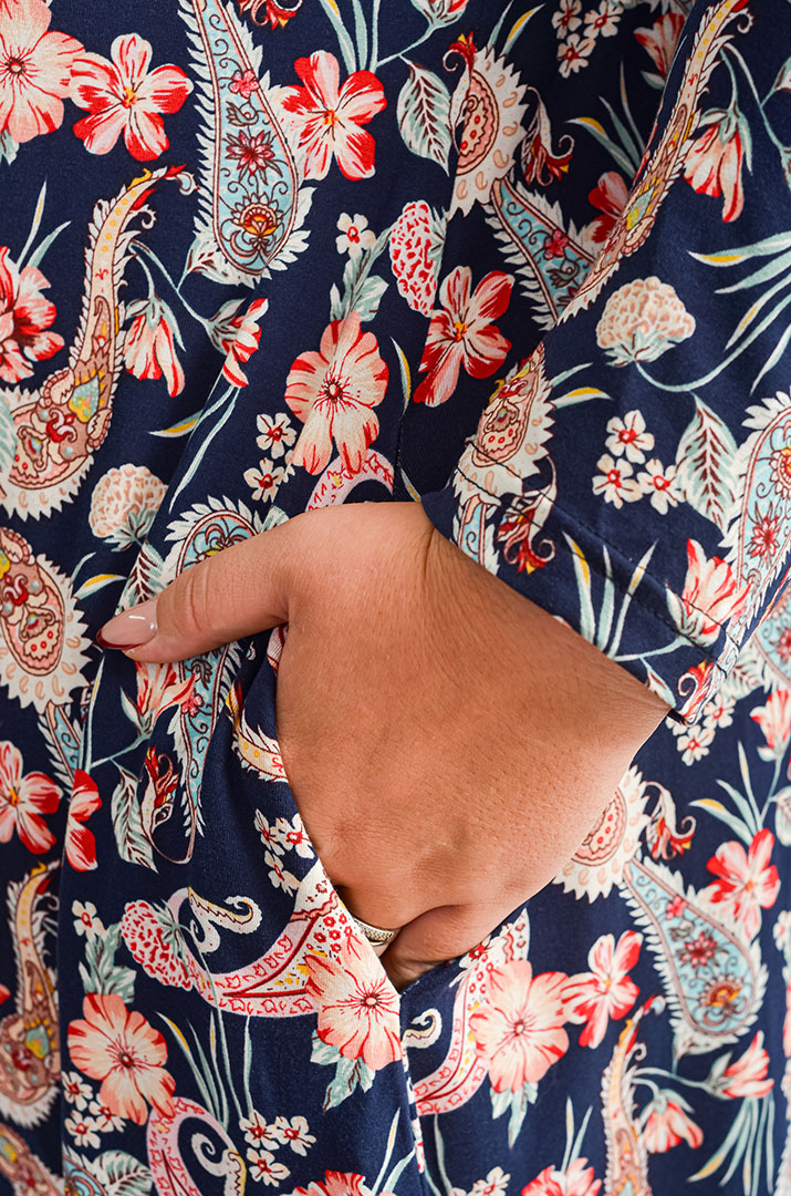 Платье мини трапеция с эффектным принтом больших размеров