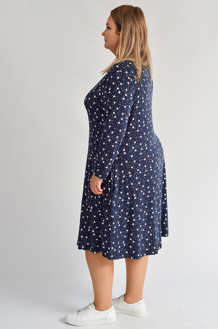 Платье мини трапеция с эффектным принтом больших размеров